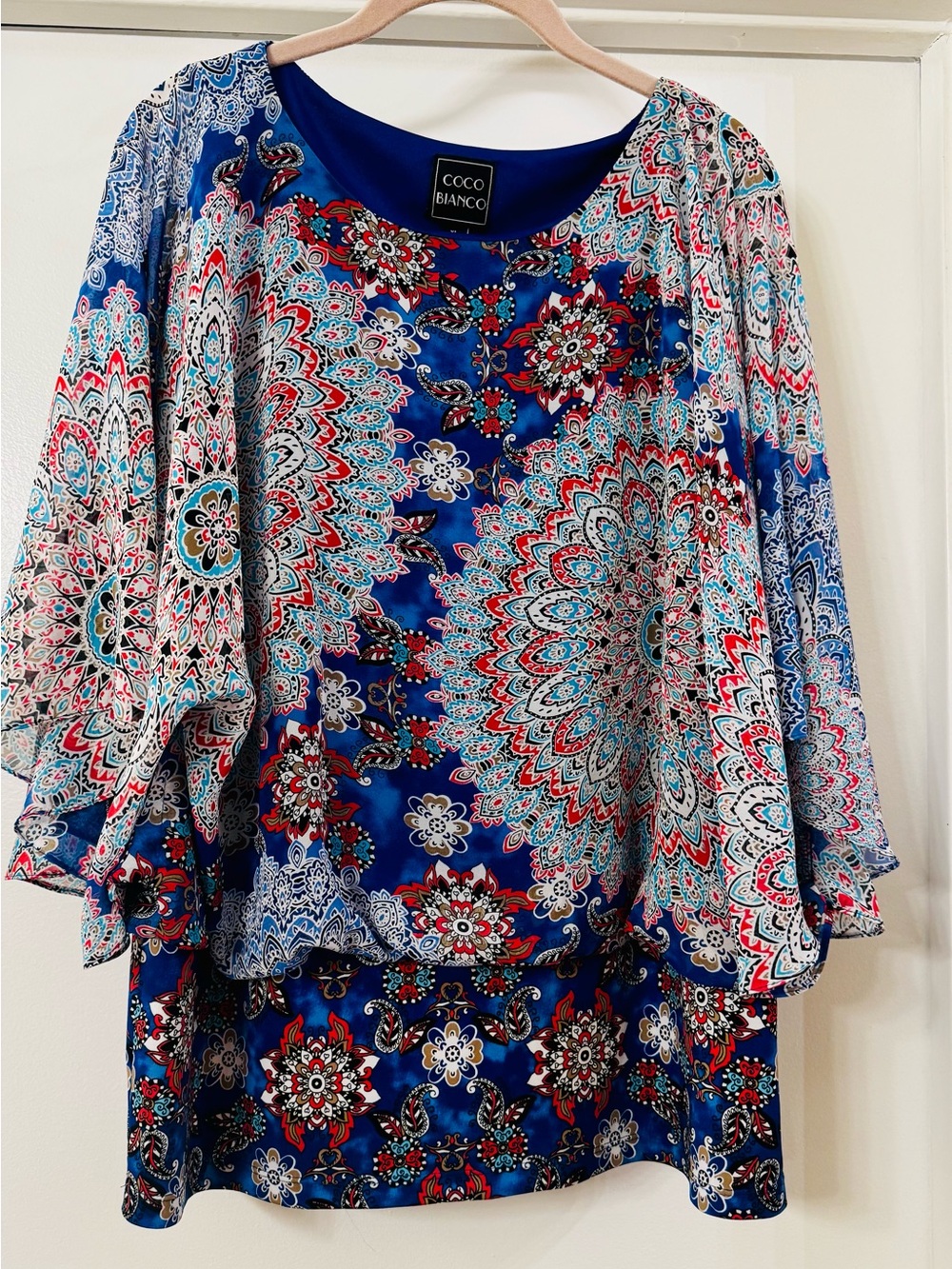 Coco Bianco Blue Paisley Medallion Two Tier Top